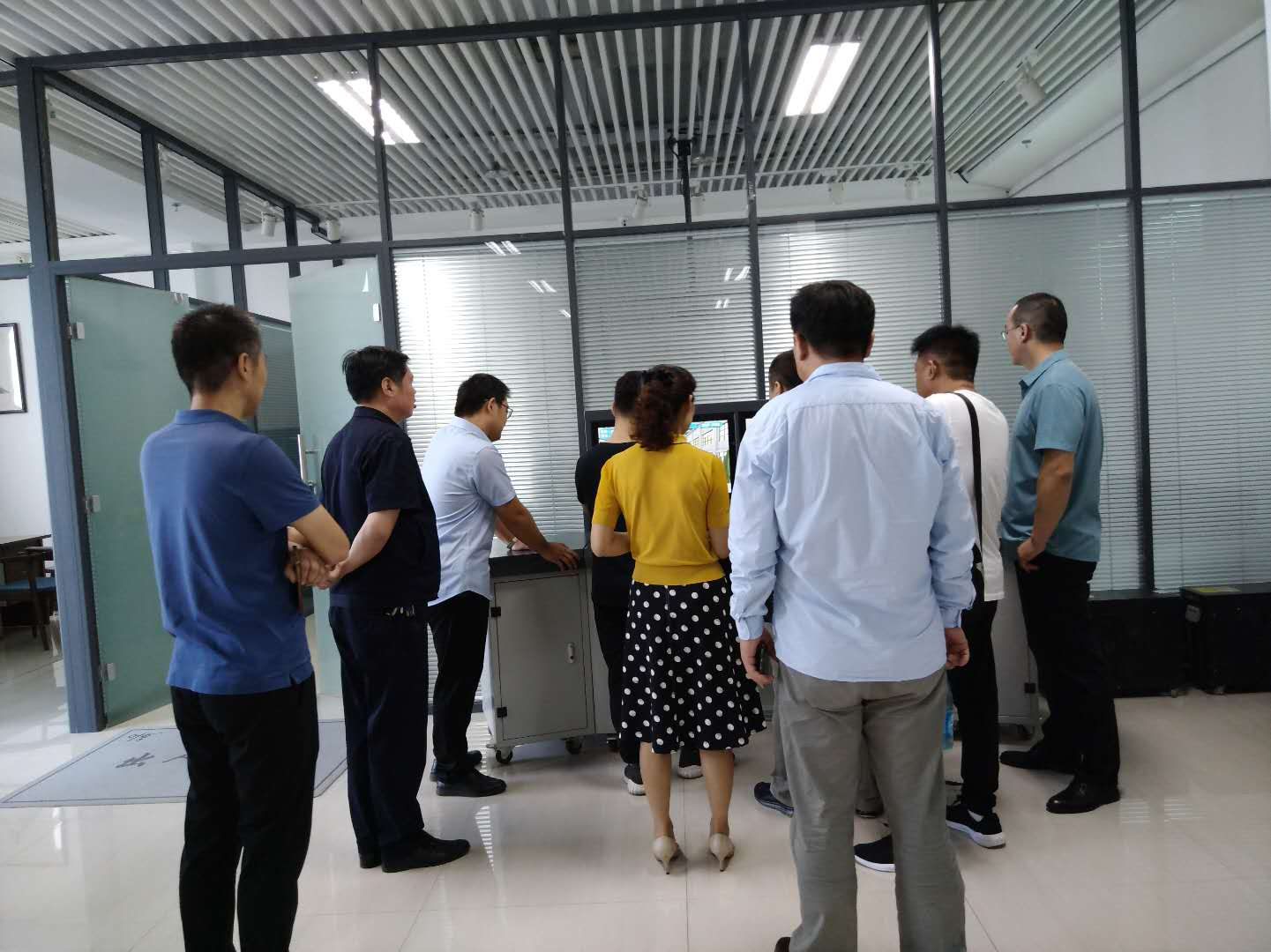 熱烈歡迎各位領導蒞臨本公司觀摩指導工作！